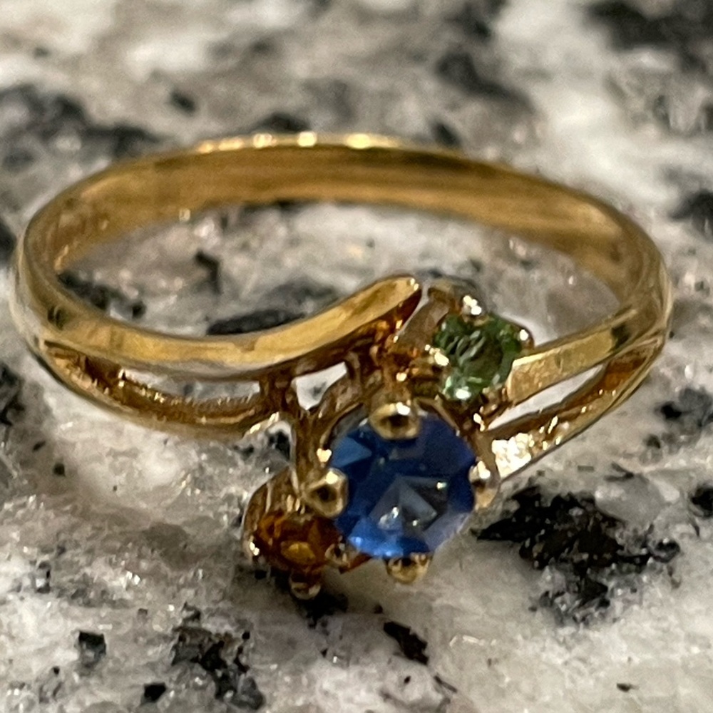 Vintage Style Gold tone 3 Stone Ring Blue Green Yellow Stones Sample Ring Sz 7 - Picture 4 of 12